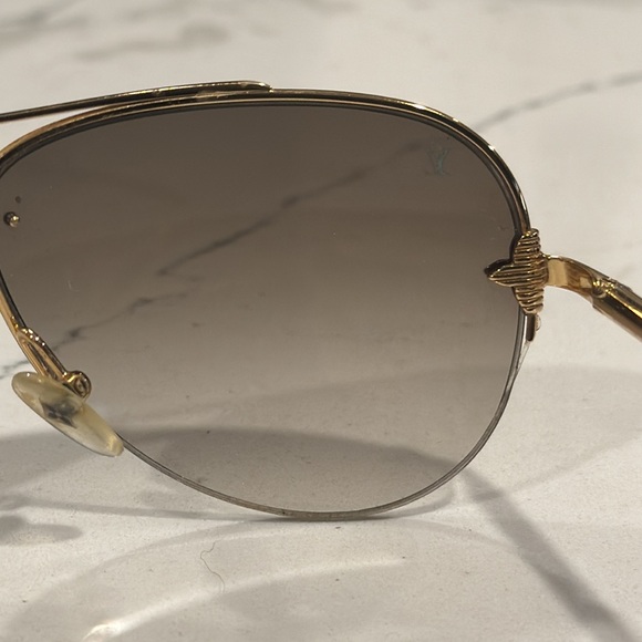 Louis Vuitton sunglasses - Picture 10 of 15